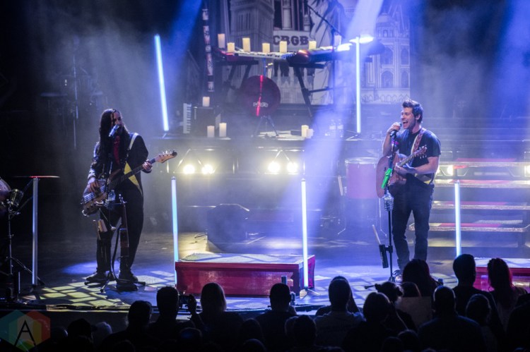 TORONTO, ON - FEBRUARY 15: Walk Off The Earth performs at Sony Centre in Toronto on February 15, 2019. (Photo: Joanna Glezakos/Aesthetic Magazine)