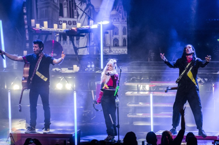 TORONTO, ON - FEBRUARY 15: Walk Off The Earth performs at Sony Centre in Toronto on February 15, 2019. (Photo: Joanna Glezakos/Aesthetic Magazine)