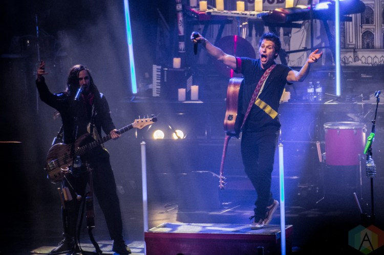 TORONTO, ON - FEBRUARY 15: Walk Off The Earth performs at Sony Centre in Toronto on February 15, 2019. (Photo: Joanna Glezakos/Aesthetic Magazine)