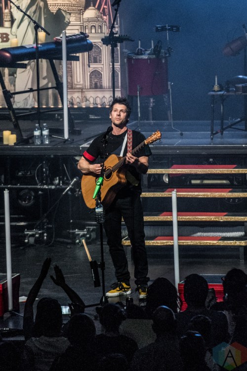 TORONTO, ON - FEBRUARY 15: Walk Off The Earth performs at Sony Centre in Toronto on February 15, 2019. (Photo: Joanna Glezakos/Aesthetic Magazine)