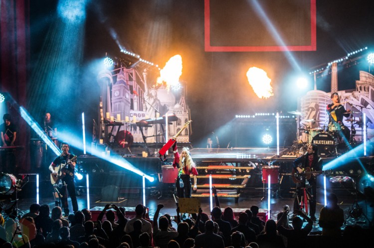 TORONTO, ON - FEBRUARY 15: Walk Off The Earth performs at Sony Centre in Toronto on February 15, 2019. (Photo: Joanna Glezakos/Aesthetic Magazine)