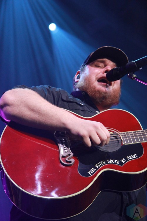 OSHAWA, ON - MARCH 29: Luke Combs performs at Tribute Communities Centre in Oshawa on March 29, 2019. (Photo: Breanna Dennie/Aesthetic Magazine)
