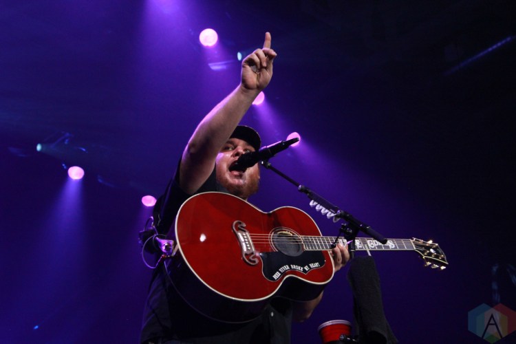 OSHAWA, ON - MARCH 29: Luke Combs performs at Tribute Communities Centre in Oshawa on March 29, 2019. (Photo: Breanna Dennie/Aesthetic Magazine)