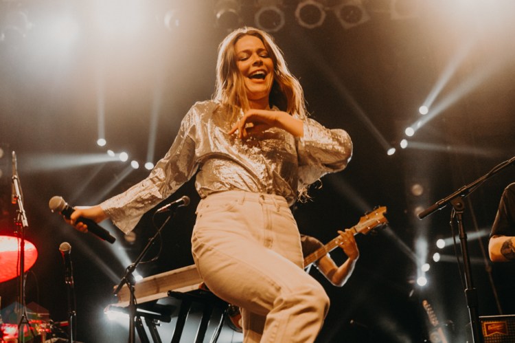 TORONTO, ON - MARCH 20: Maggie Rogers performs at Phoenix Concert Theatre in Toronto on March 20, 2019. (Photo: Jenna Hum/Aesthetic Magazine)